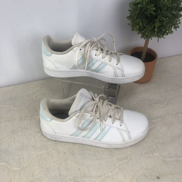 Kids Unisex Adidas Grand Court Cloudfoam Comfort Shoes. Size 4 - Picture 3 of 13